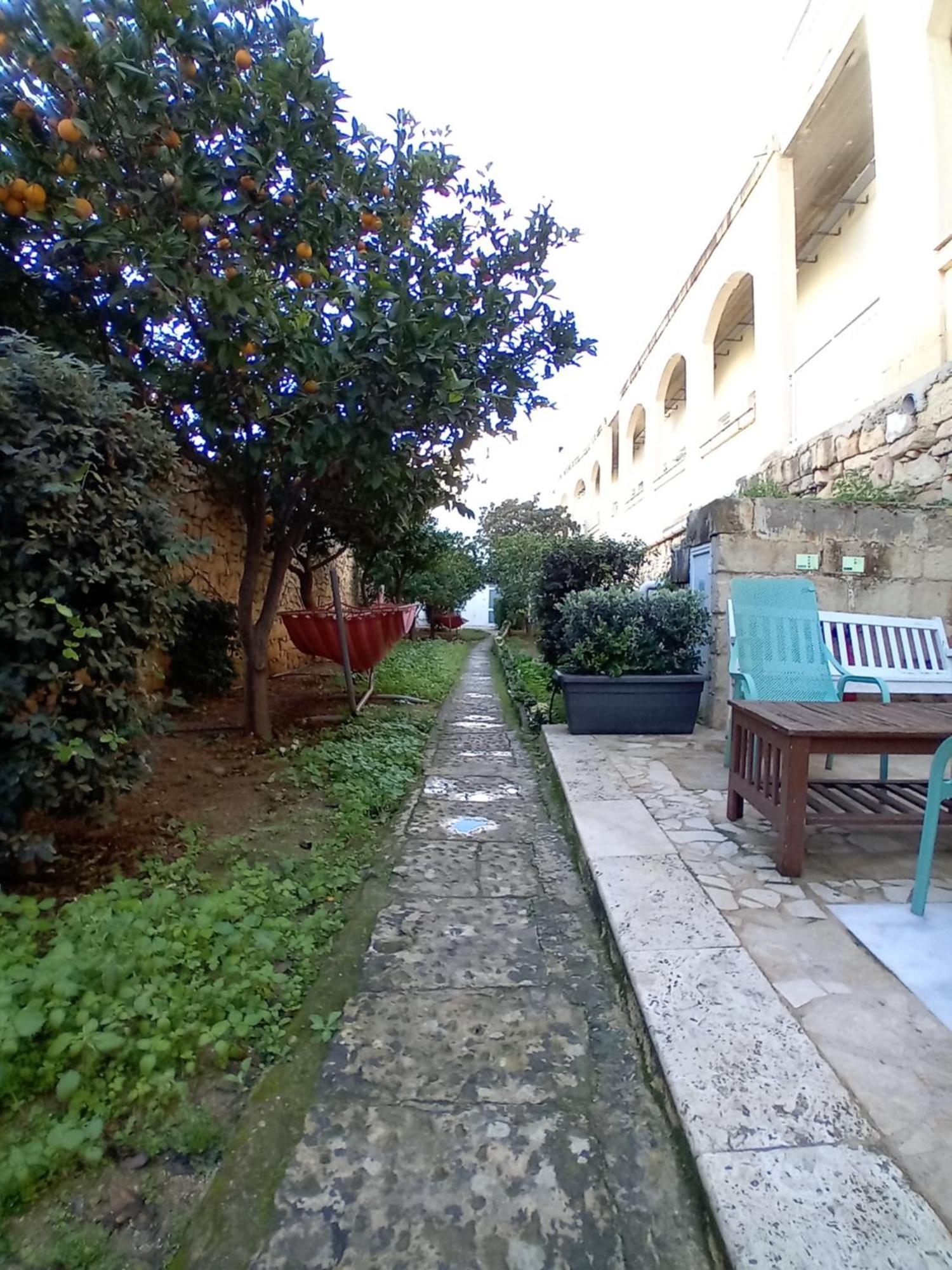 Follow The Sun Boutique Hostel - Pool, Breakfast & Sea Views St. Julian's Zewnętrze zdjęcie