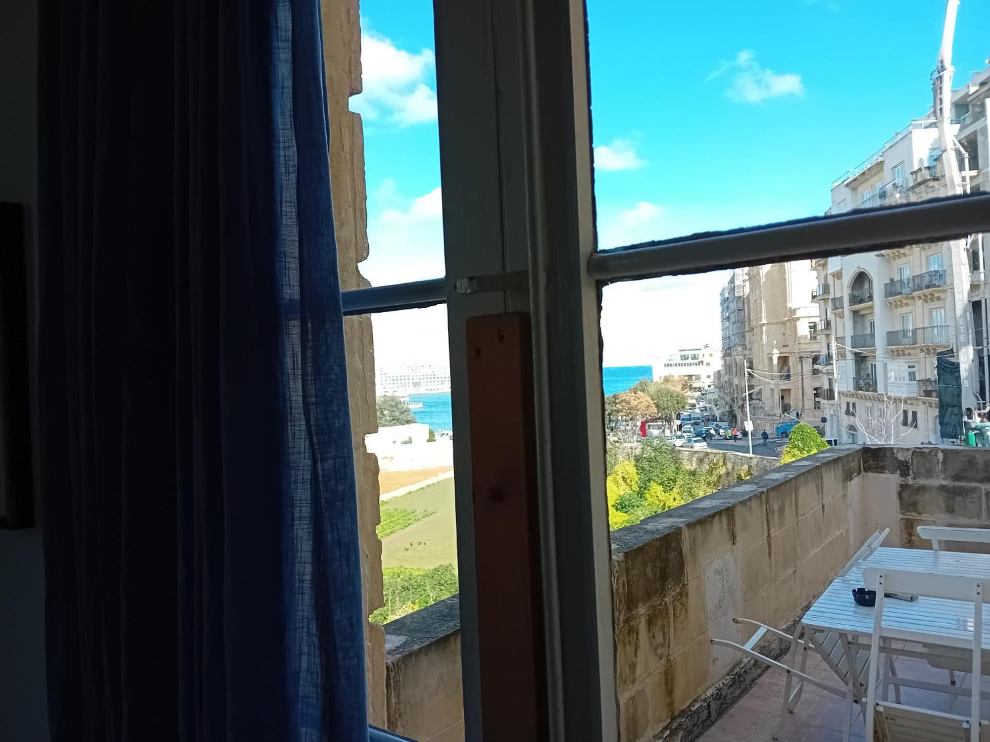 Follow The Sun Boutique Hostel - Pool, Breakfast & Sea Views St. Julian's Zewnętrze zdjęcie