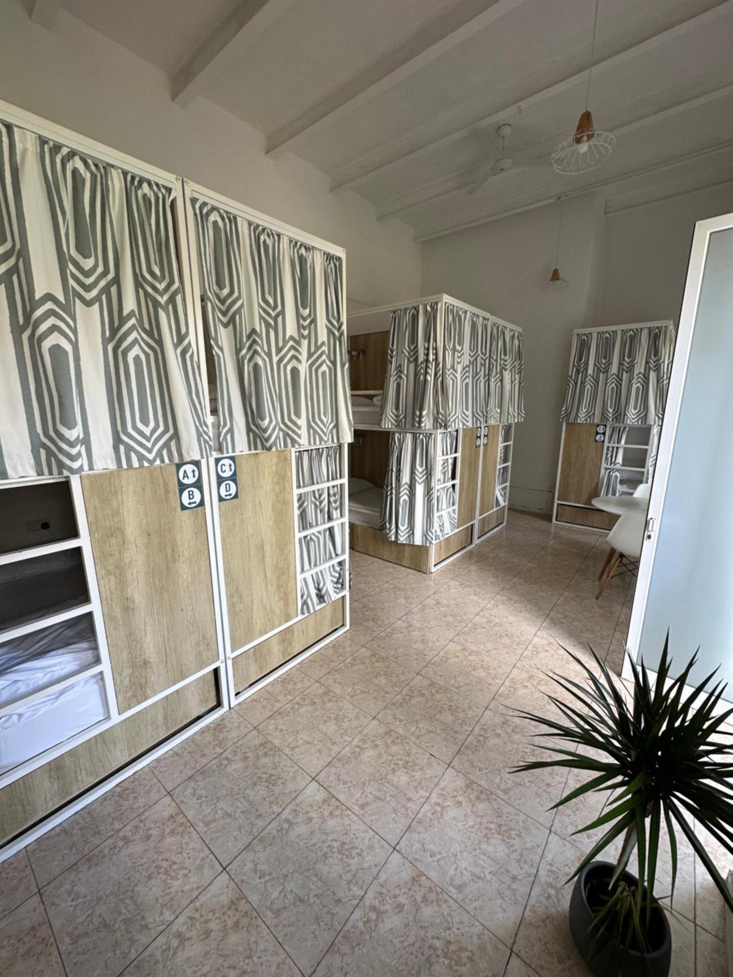 Follow The Sun Boutique Hostel - Pool, Breakfast & Sea Views St. Julian's Zewnętrze zdjęcie